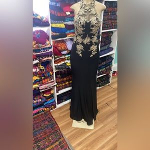 Supper pretty!!!!black and gold color on dress